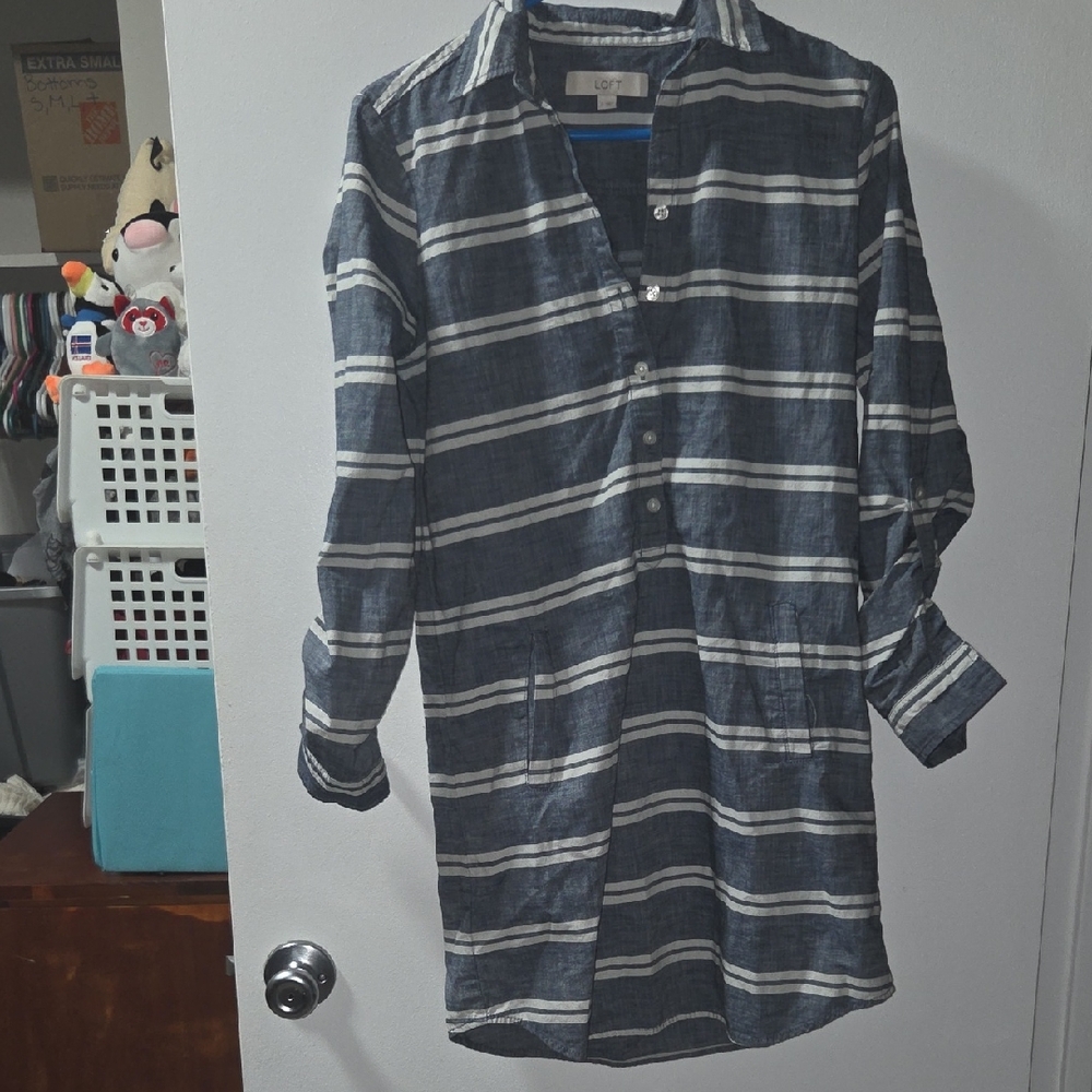 LOFT Women's Gray and White Striped Shirt Jacket